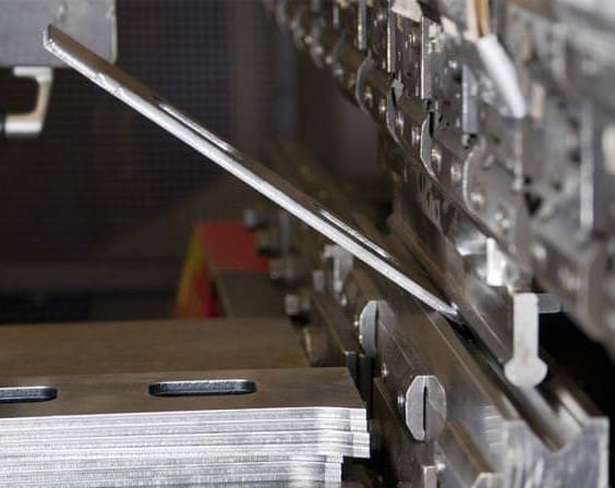Smetec Services: press brake processing machine providing precise sheetmetal processing services
